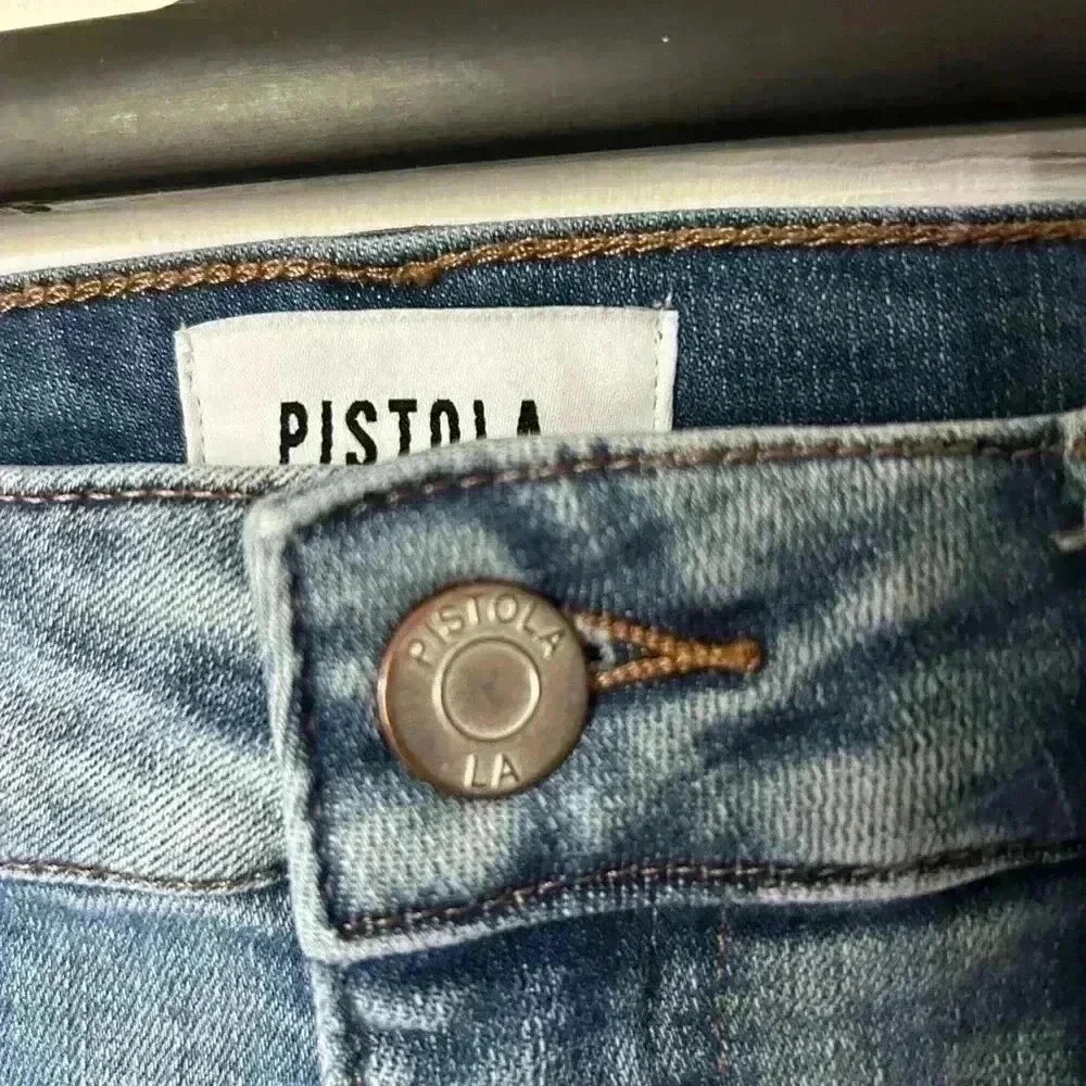 Pistola Skinny Jeans light wash, open hem. Size 27. Lightly distressed. - Picture 2 of 9